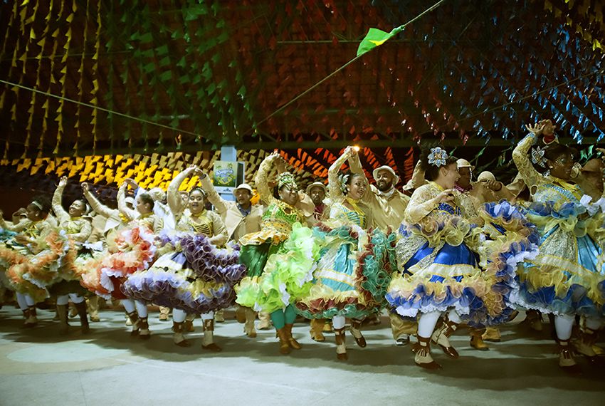 Forró Caju nos bairros resgata tradição cultural dos festejos juninos em família