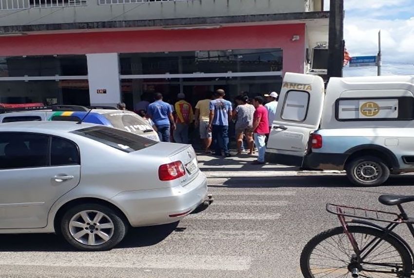 Uma pessoa fica ferida durante troca de tiros em agência bancária