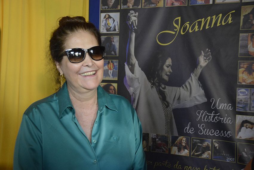 Cantora Joanna faz show beneficente em Aracaju