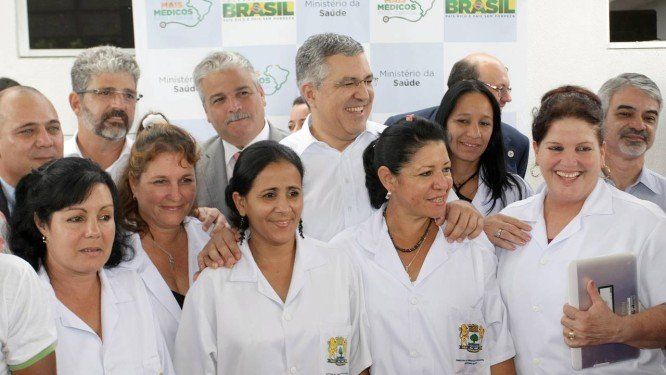 Ministério da Saúde de Cuba anuncia que país sairá do programa Mais Médicos