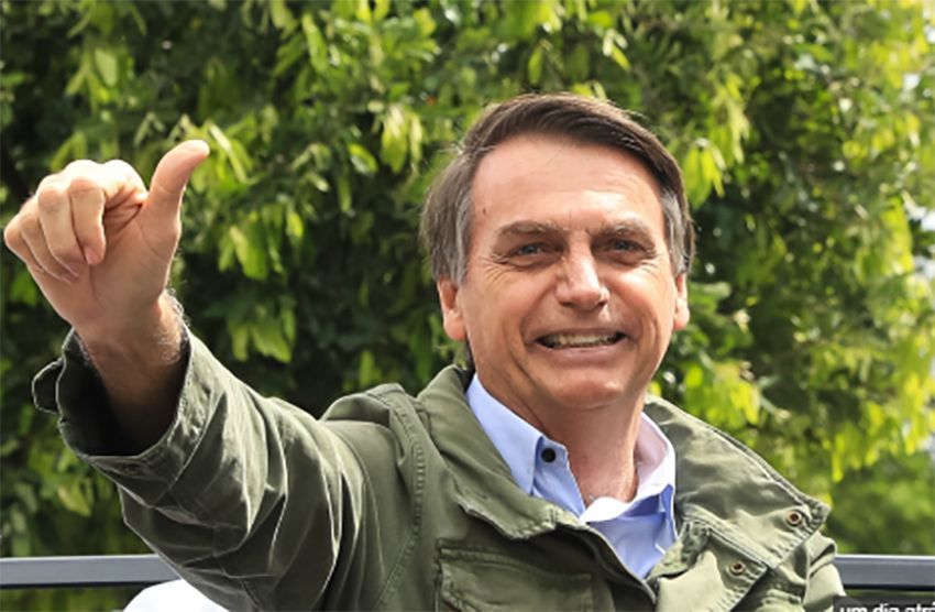 Bolsonaro recebe alta e deixa hospital em São Paulo