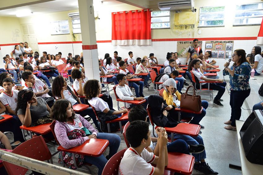 Ações de prevenção às violências se realizam em escolas estaduais