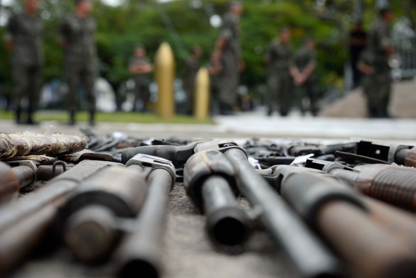 64% dos brasileiros dizem que posse de arma deve ser proibida