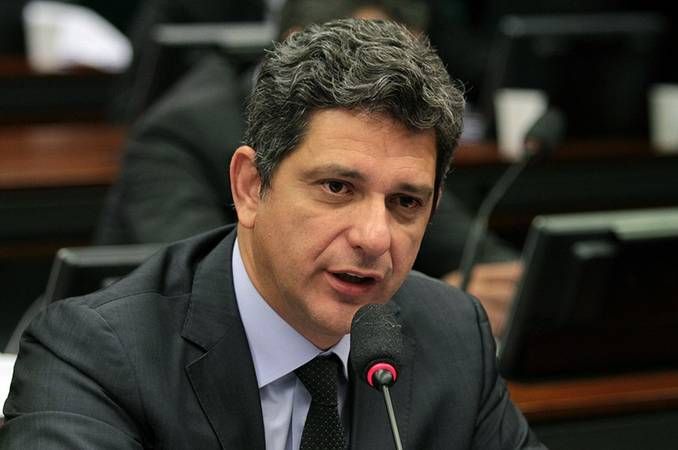 Rogério Carvalho defende candidatura própria do PT em Aracaju