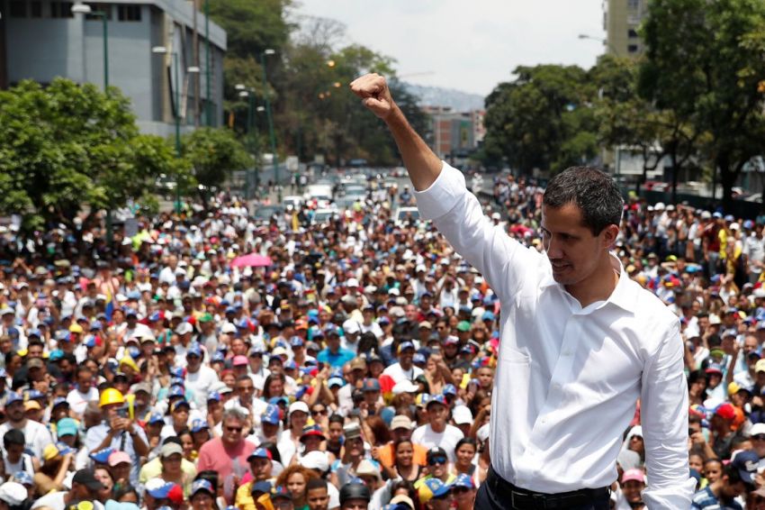 Guaidó estuda opções para tirar Maduro do poder