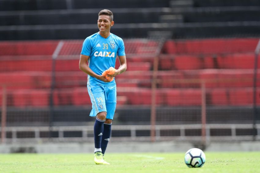 Confiança fecha com volante Thallyson do Sport do Recife