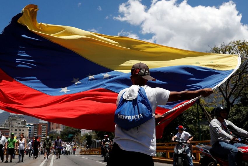 EUA querem saída de Maduro e Juan Guaidó diz que regime se contradiz