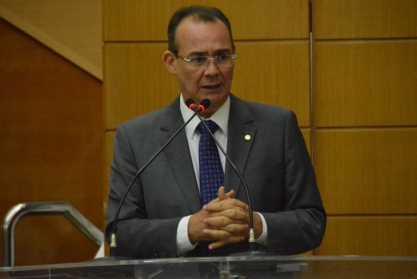 Zezinho Sobral pede auditoria na formação de preços e no contrato da Sergás