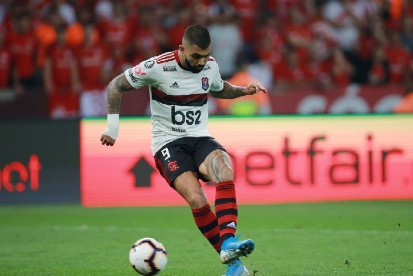 Com média de campeão, Flamengo encara Inter