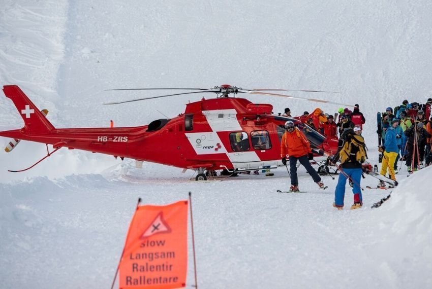Equipes de resgate buscam vítimas de avalanches na Áustria e na Suíça