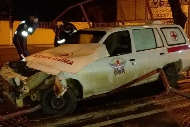 Homem morre em acidente na Tancredo Neves e condutor foge do local