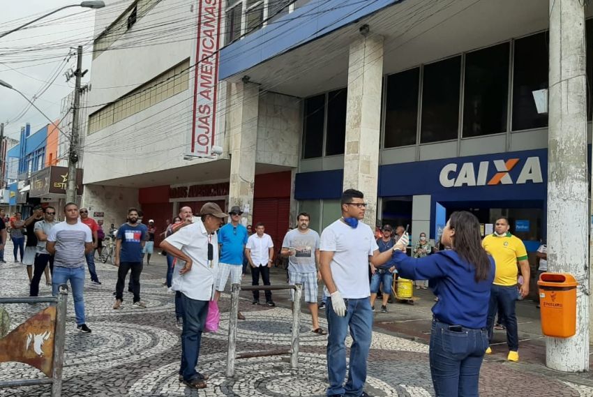Comerciantes realizam manifestação contra o fechamento de lojas do Centro