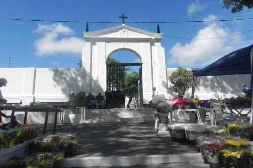 Arquidiocese suspende missas nos cemitérios da capital