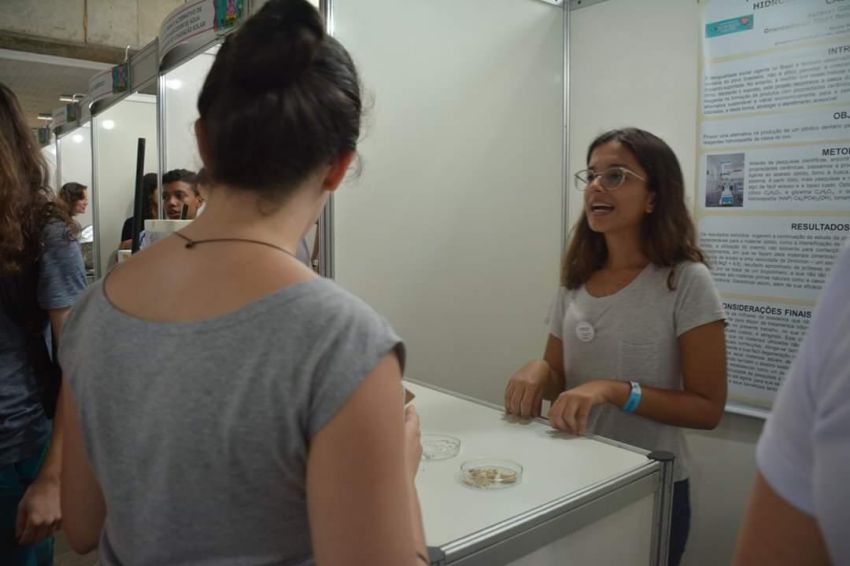 Estudante de 17 anos cria prótese dentária com casca de ovo como matéria-prima