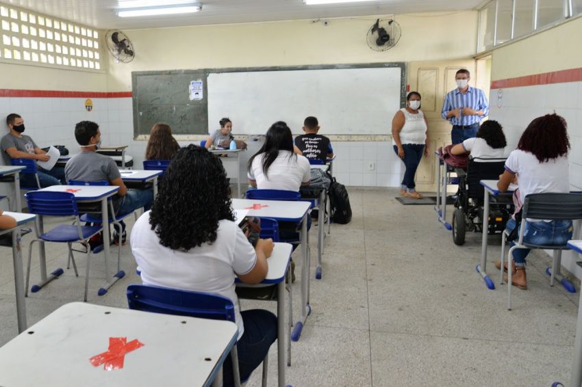 Retorno presencial: alunos e professores focam na preparação para o Enem