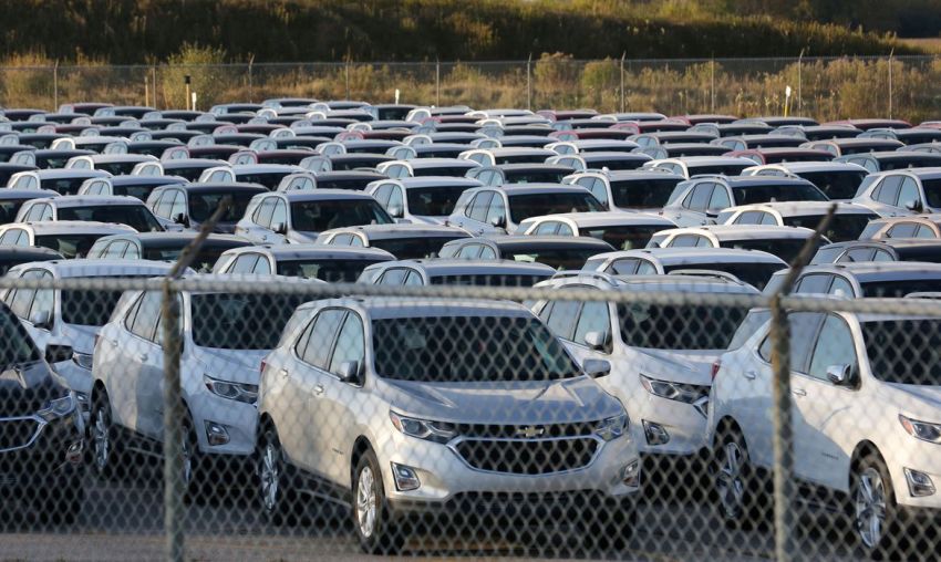 Produção de veículos cresce 2%, mas vendas caem 5,4%