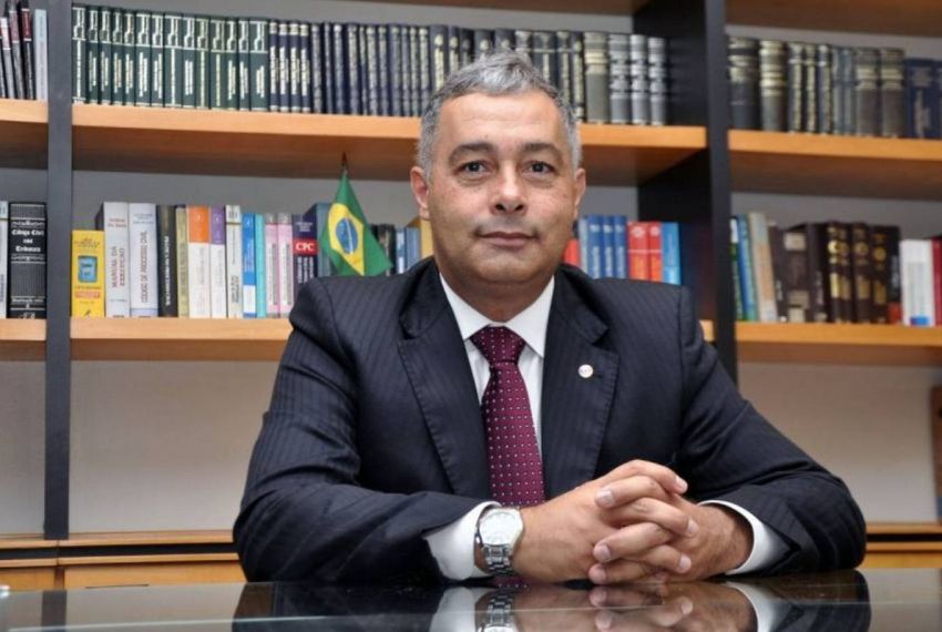 Carlos Augusto Monteiro visita conselheiro-presidente Flávio Conceição