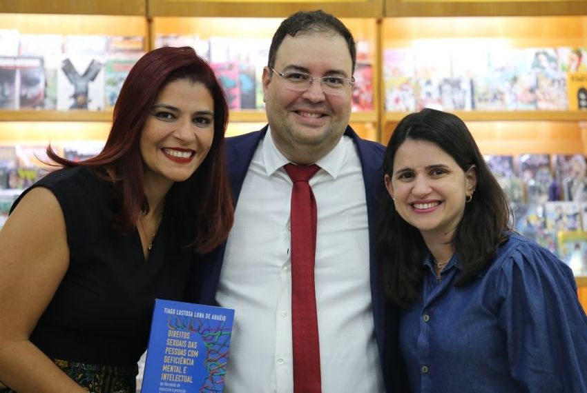 Livro com tema inédito é lançado em Aracaju