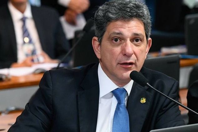 Rogério Carvalho recebe prefeitos em seu gabinete