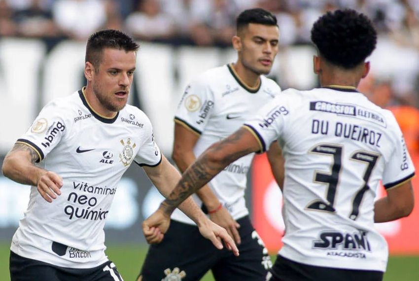 Corinthians encerra ciclo de Vítor Pereira com atuação melancólica contra Atlético-MG