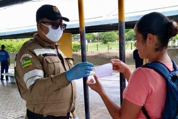 Máscaras serão distribuídas aos usuários do transporte público em Aracaju