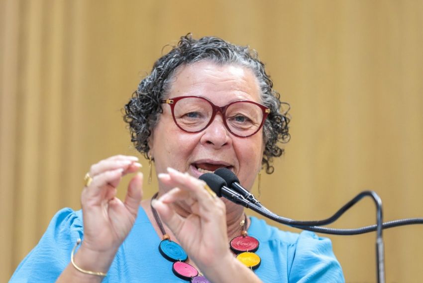 Professora Ângela Melo cobra elucidação da morte de ativista