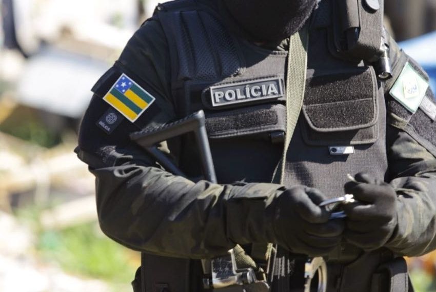 Polícia apreende drogas e arma de fogo em operação contra o tráfico em Propriá