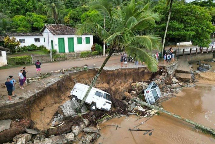 Temporal no litoral de São Paulo é o maior já registrado no Brasil