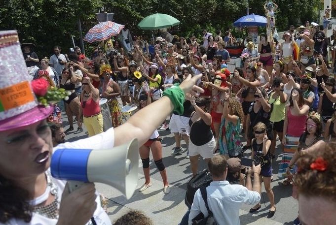 Quarta-feira de Cinzas ainda tem blocos nas ruas no Rio