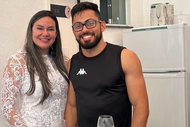 Dra. Aline Pinho celebra com pacientes