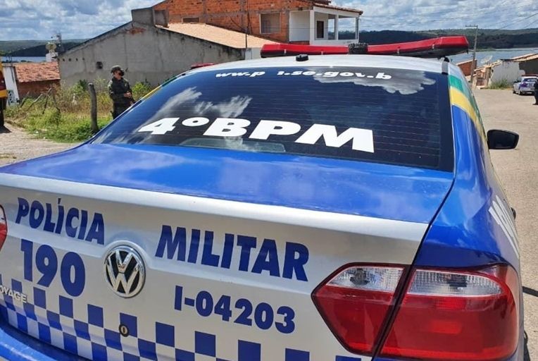 Polícia Militar prende trio suspeito de tráfico ilícito de drogas em Canindé de São Francisco