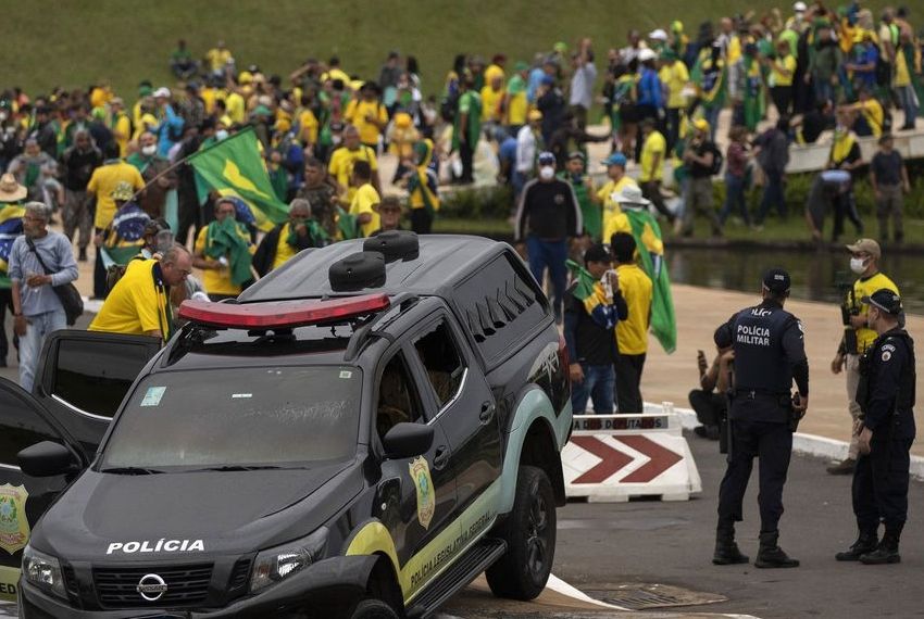 Moraes liberta mais 130 pessoas presas por atos golpistas de janeiro