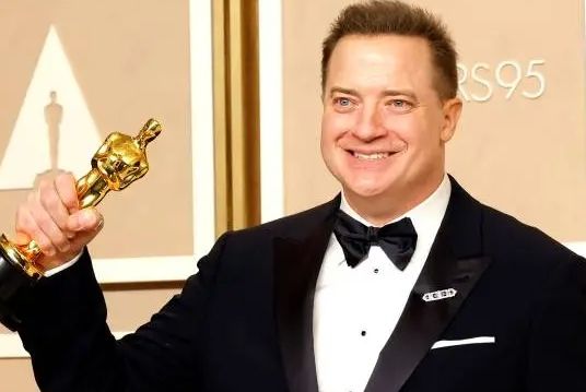 A BALEIA vence dois Oscar, incluindo Melhor Ator para Brendan Fraser