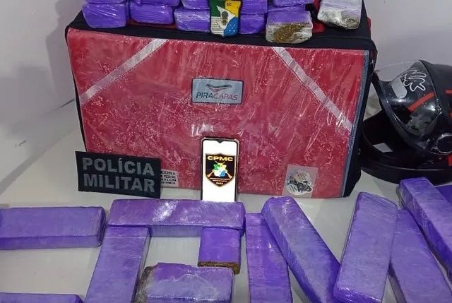 Motociclista é preso por transportar 16 quilos de maconha em mochila de delivery