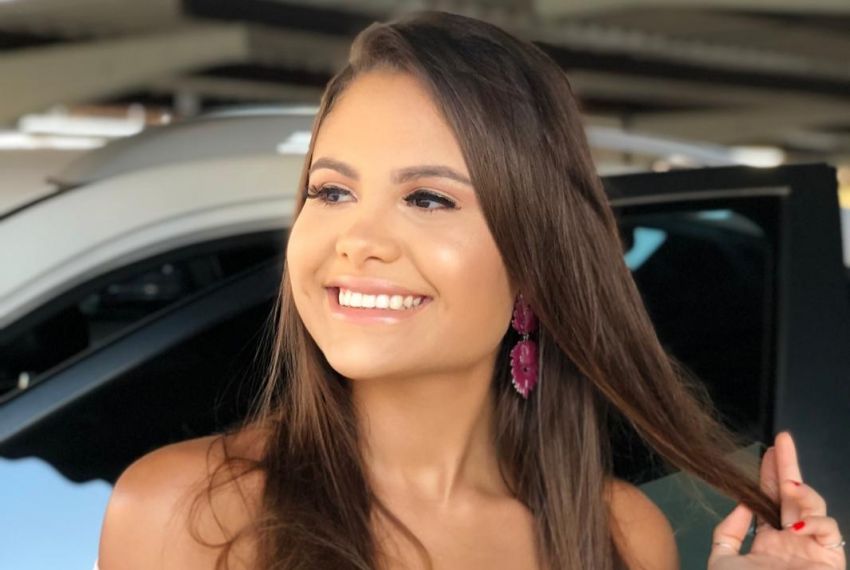 Letícia Barreto celebra 21 anos