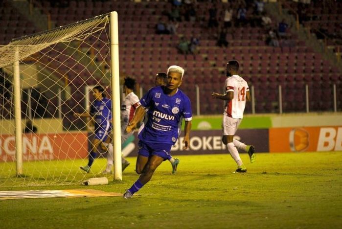 Confusão, chuva de gols na partida entre Confiança e Náutico