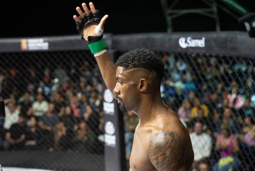Lutadores comemoram a realização do Jungle Fight em Sergipe