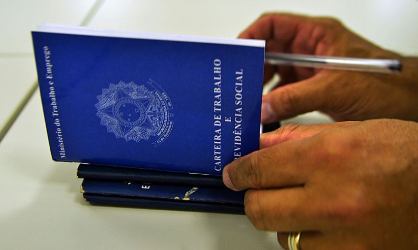 Brasil abre mais de 157 mil empregos formais