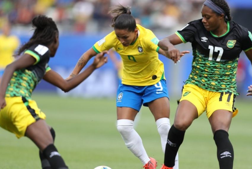 Serviços públicos têm horário de funcionamento alterado durante jogo da Seleção Feminina de Futebol