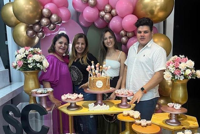 Dora Melo recebe amigas e clientes no aniversário do Studio Cherry