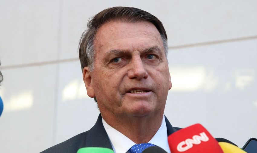 Bolsonaro é internado para exames de rotina