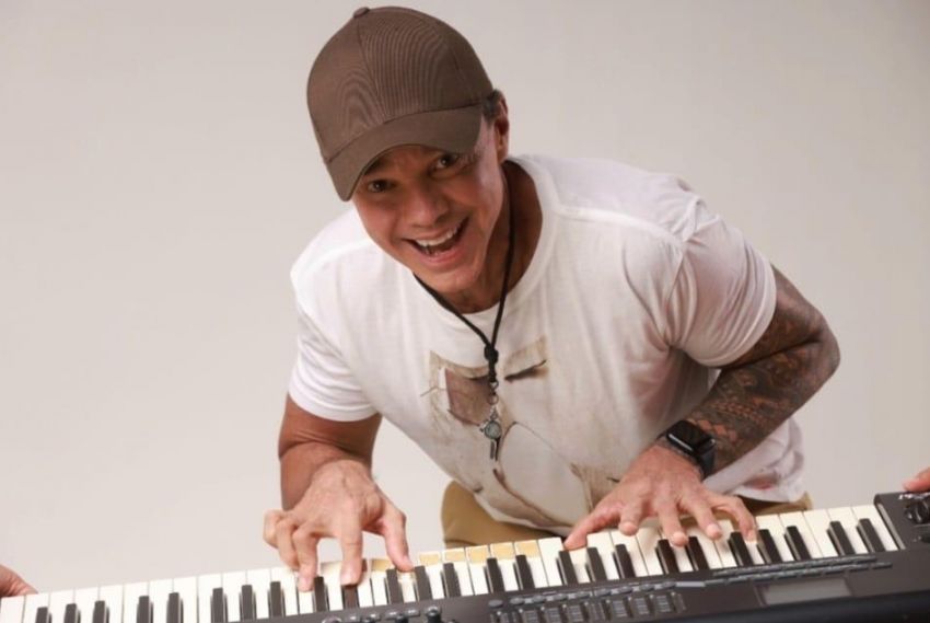 Staleiro Beach Club abre nova temporada de eventos com show de Netinho