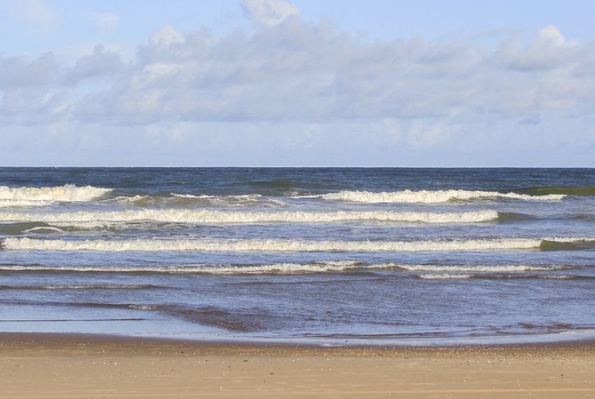 Praias da Barra dos Coqueiros têm banho vetado por técnicos da Adema