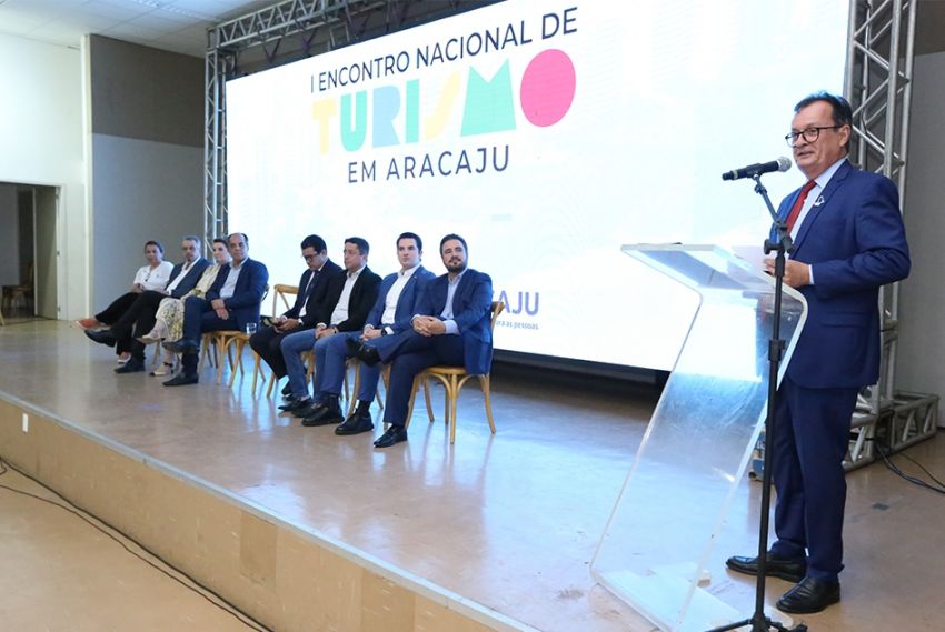 I Encontro Nacional de Turismo inicia com premiação para importantes personalidades da área turística