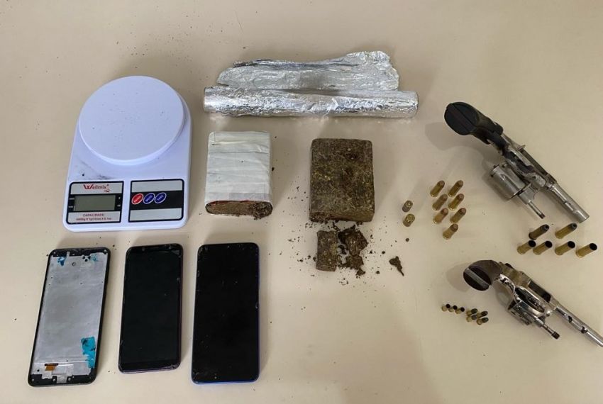 Ação conjunta identifica investigados por tráfico e apreende armas e drogas em Capela