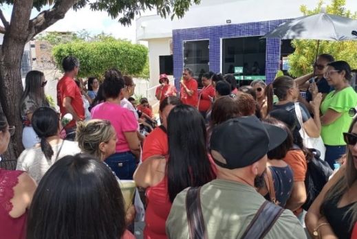 Professores de Canindé cobram salários