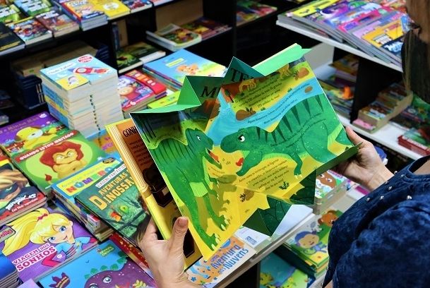 Escariz RioMar realiza feira de livros