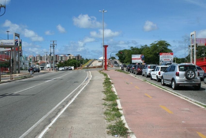 Tancredo Neves: trânsito na avenida continuará com alterações nesta sexta, 16