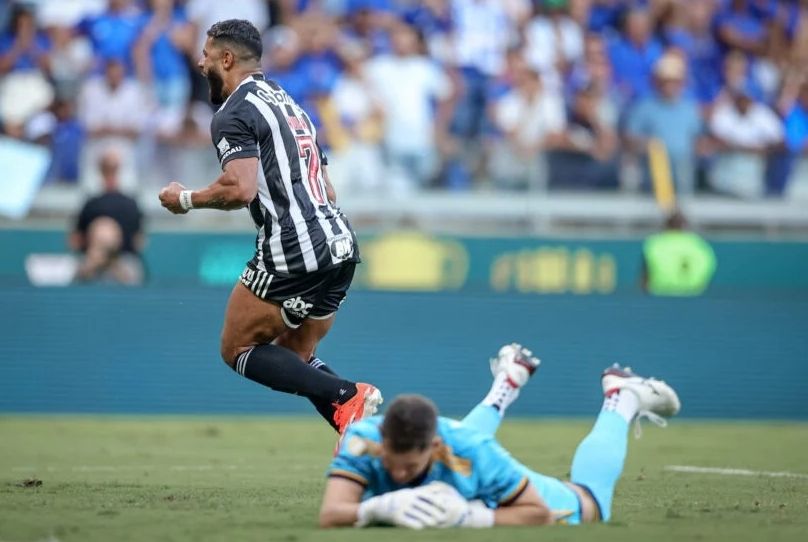 Atlético-MG ganha do Cruzeiro de virada e conquista o pentacampeonato