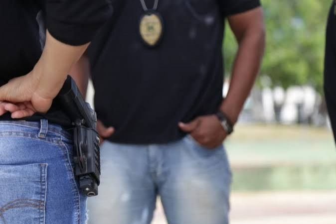 Pai e filho são presos sob suspeita de homicídio